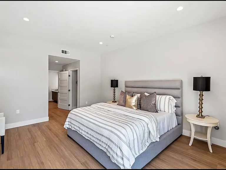 1906 Overland Ave #202 — Photo 4