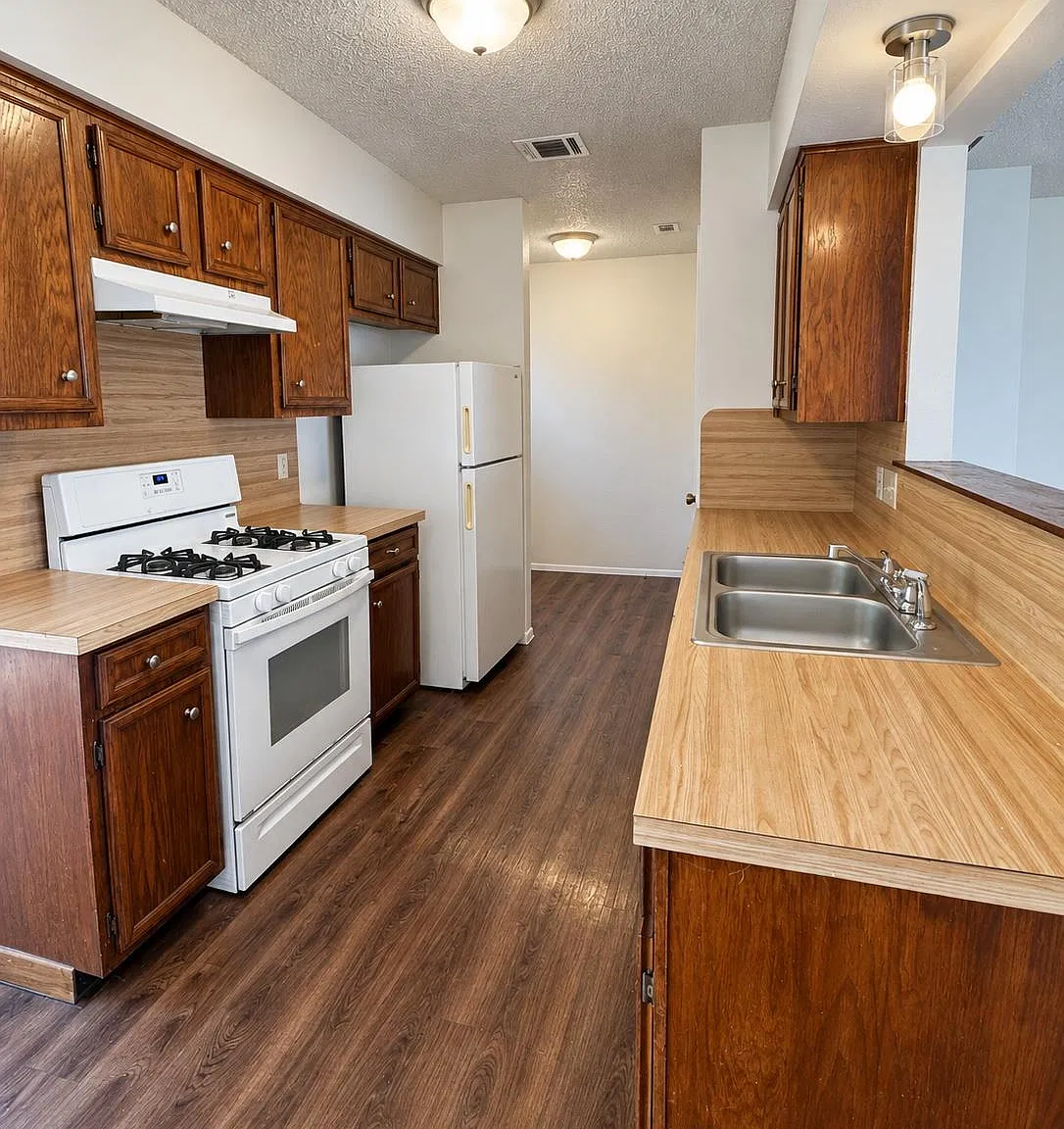 2 bed, 1.5 bath, 1067 sqft, $1,450 — Photo 3