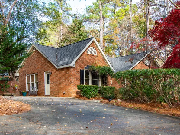 402 Berryhill Dr, Carrboro, NC 27510