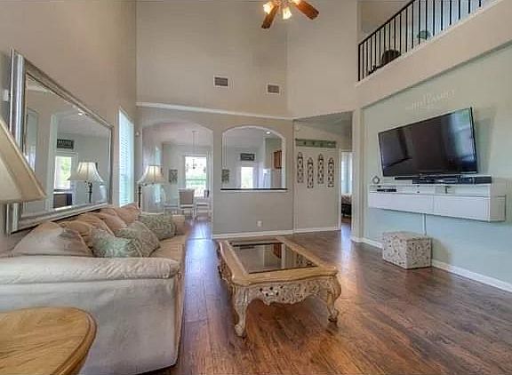 4th image of 2040 Nestlewood Dr