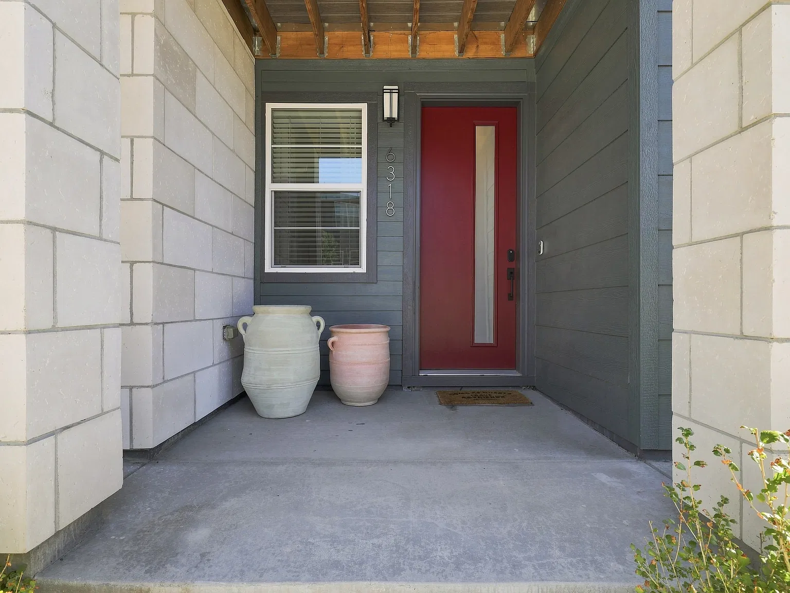 4 bed, 2077 sqft, $3,100 — Photo 2