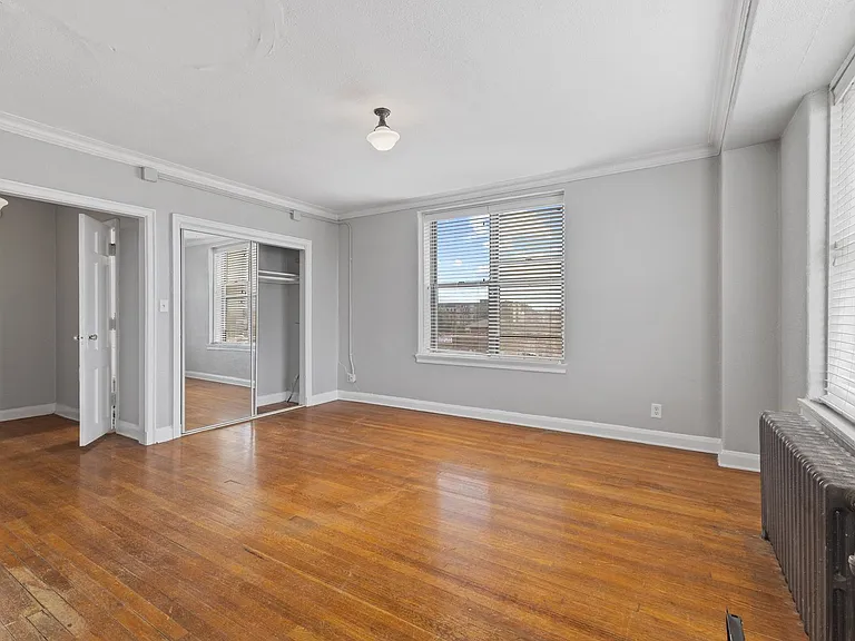 Piccadilly Apartments — Photo 25