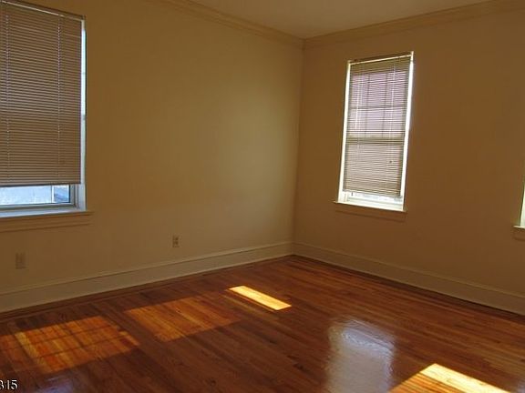 5th image of 153 Franklin St APT D1