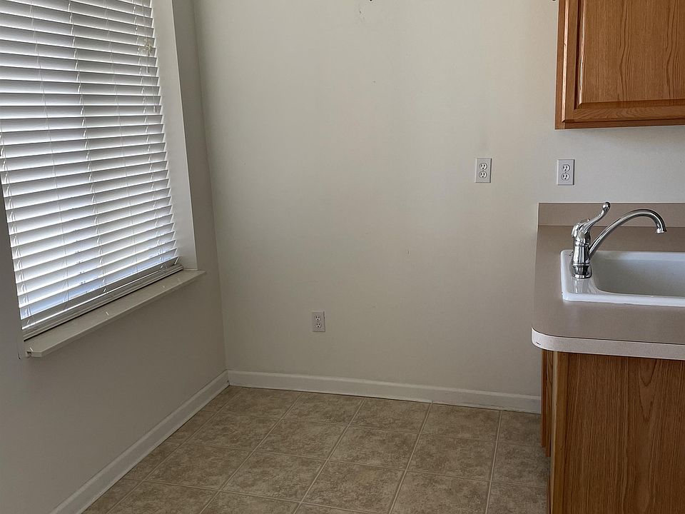 1057 Eureka Rd Wyandotte MI Zillow