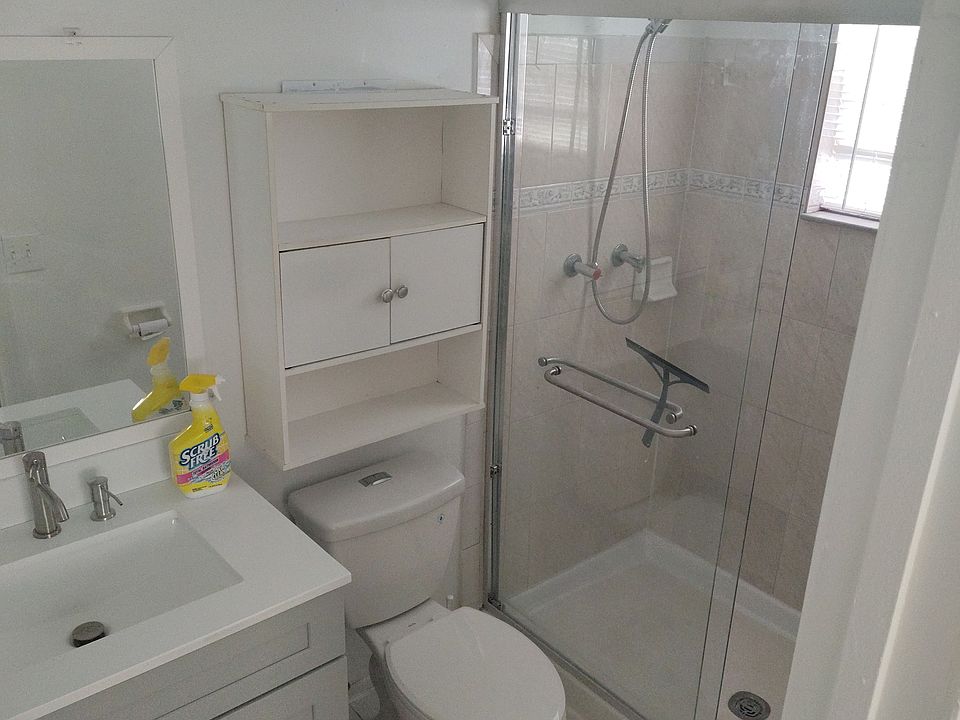 1st image of 10128 Crown Ct #1