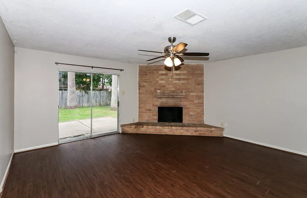 3 bed, 2.0 bath, 1292 sqft, $1,785 — Photo 3