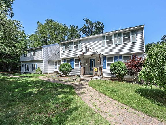 2nd image of 22 Holton Circle