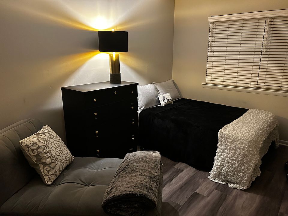 2nd image of 8000 Capistrano Pl