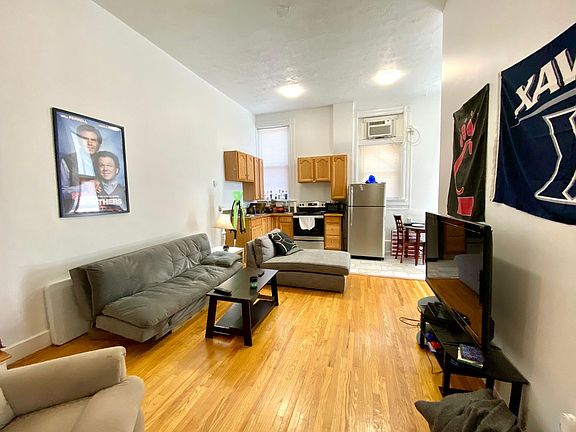 4th image of 250 Warner St APT 1