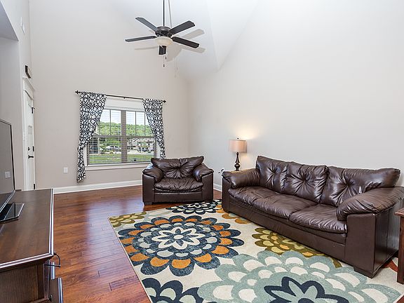 3rd image of 124 Bellingham Dr NE