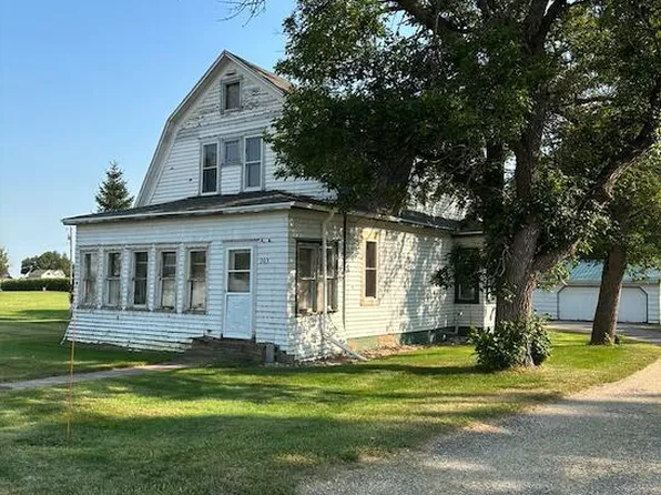 303 4th St, Henry, SD 57243