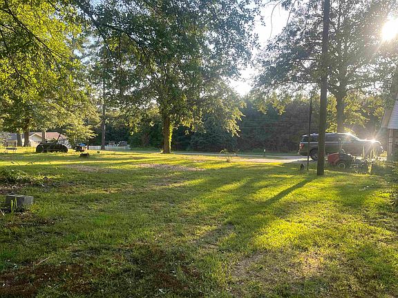 5th image of 1004 Sunset Dr