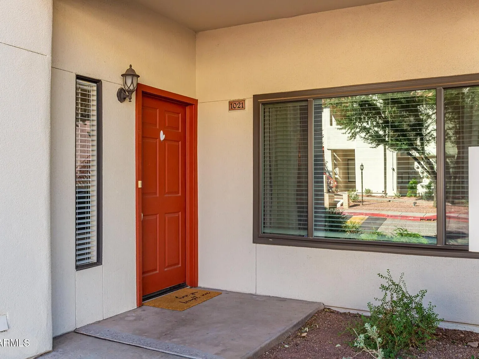 3 bed, 2.0 bath, 1220 sqft, $2,000 — Photo 2