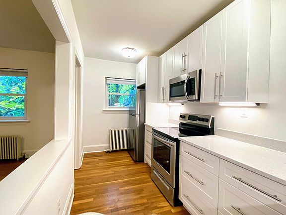 4th image of 605 N Irving St #35