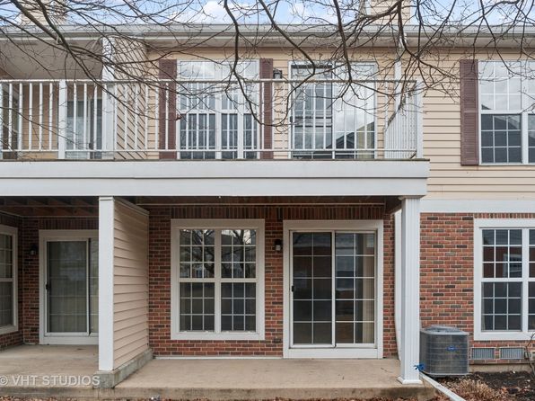 503 Grosse Pointe Cir, Vernon Hills, IL 60061
