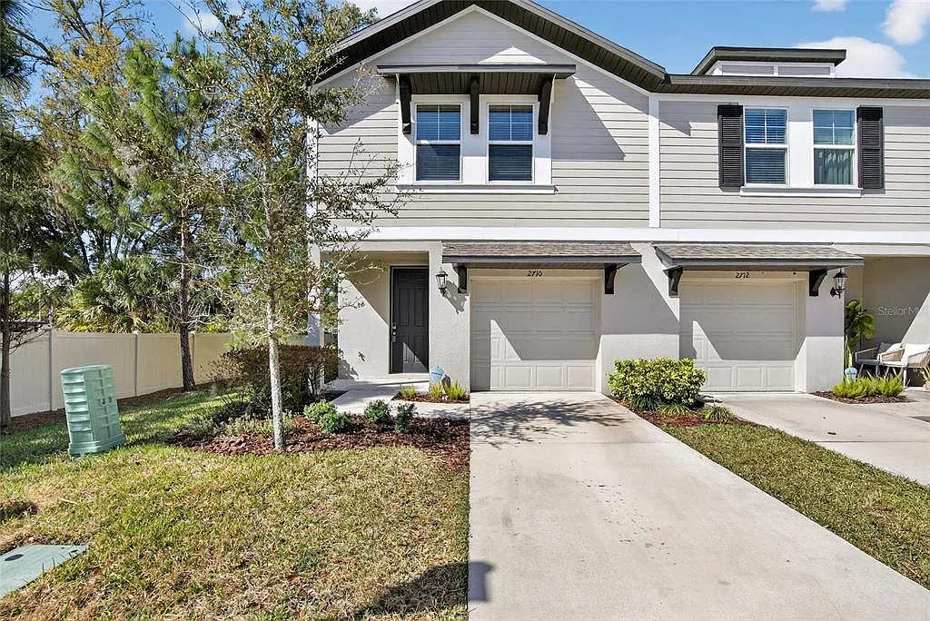 3 bed, 2.5 bath, 1525 sqft, $2,100 — Photo 1