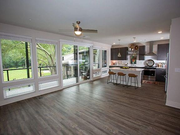 4th image of 900 Riverbend Club Dr SE