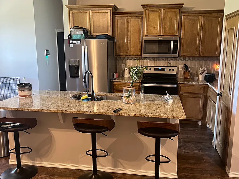 2209 E Grassland Ln — Photo 3