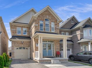 1884 Fosterbrook St, Oshawa, ON L1K 3G5