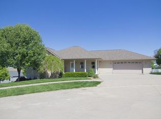 917 7th St, Kalona, IA 52247