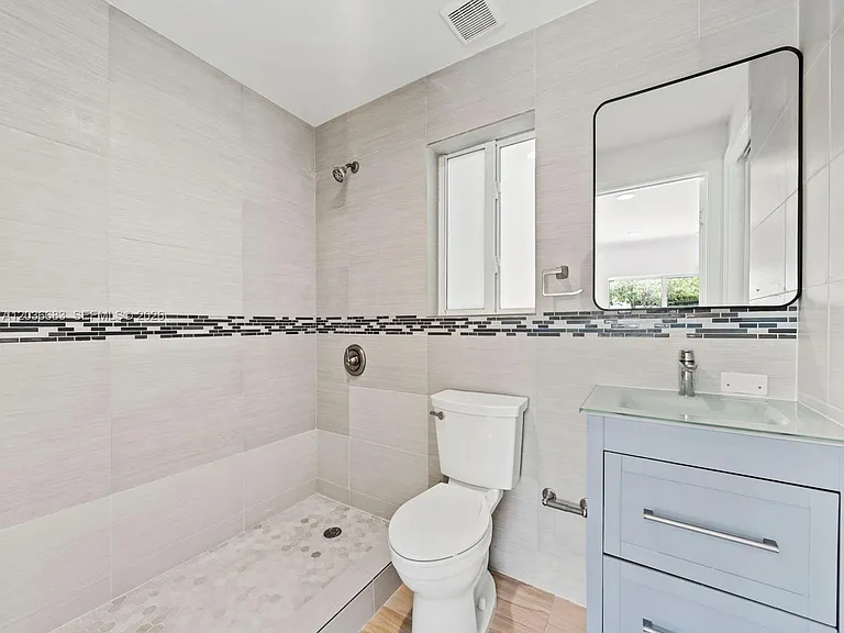 19715 SW 99th Pl — Photo 36