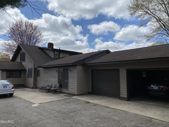 422 Cutler St, Allegan, MI 49010