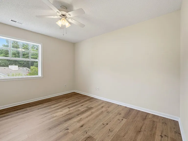 114 Kingsbury Dr #114 — Photo 3