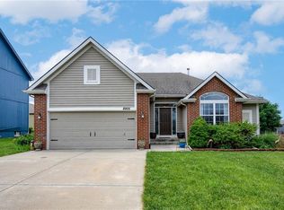 8905 NE 101st St, Kansas City, MO 64157