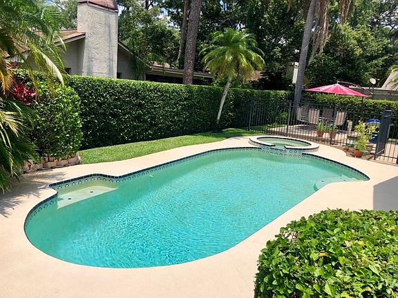 3rd image of 3098 Diamond Head Dr E