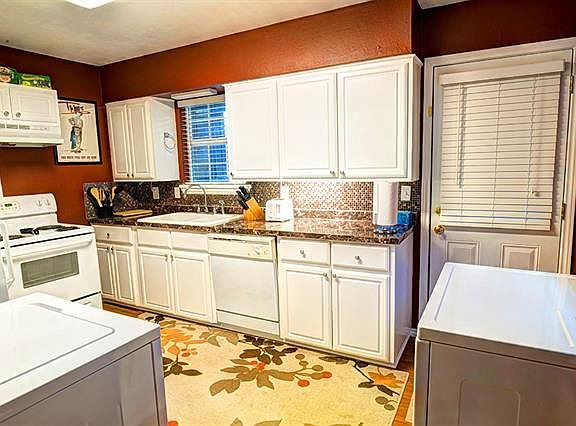 5th image of 2025 Glenda Ave