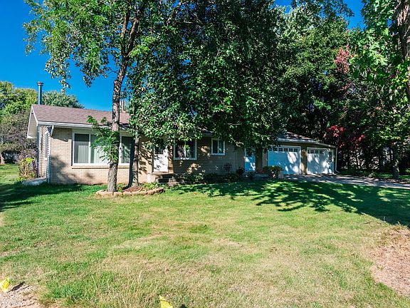 4th image of 603 1st Ave N