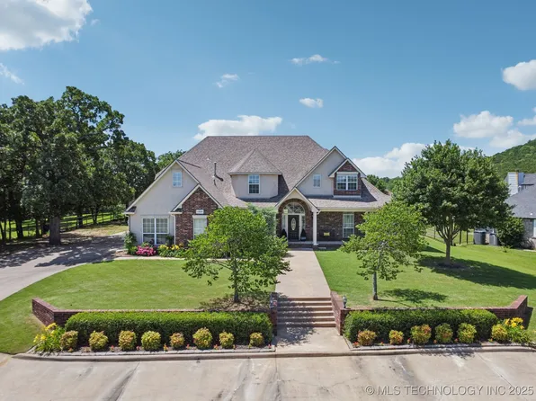 13614 W 42nd Pl, Sand Springs, OK 74063