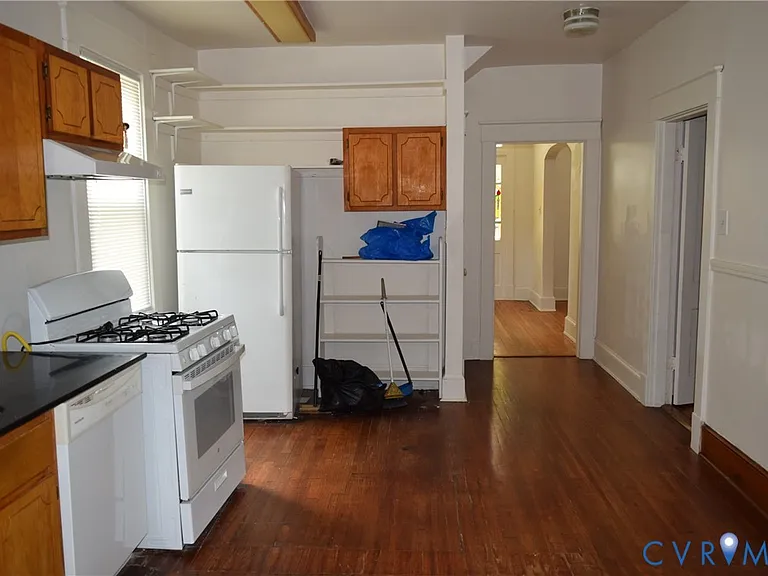 301 W 30th St — Photo 10