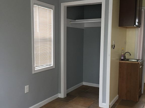 5th image of 443-445 W Florence Ave #443-1/8