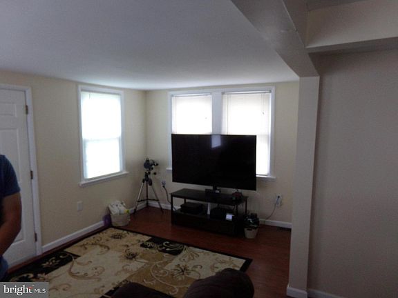 3rd image of 17 Iris St