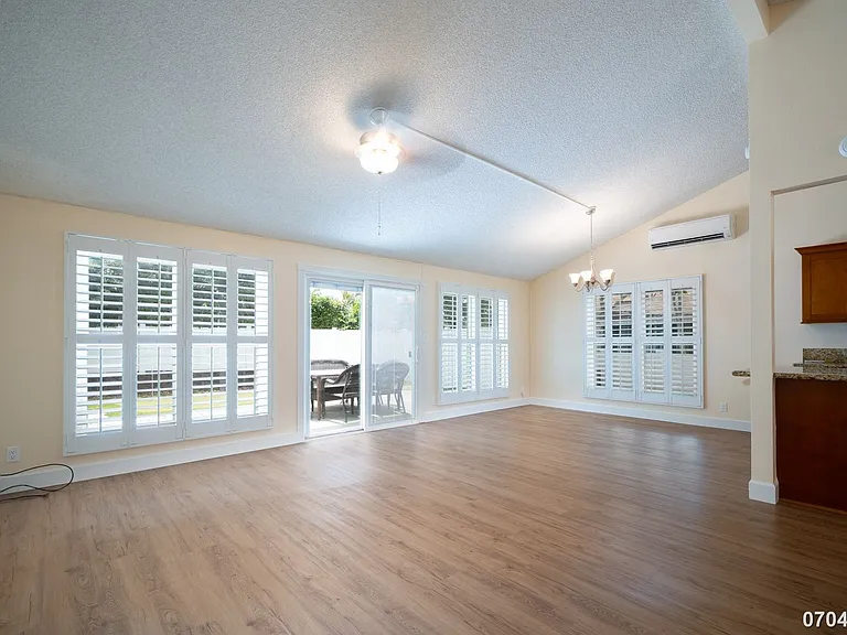 92-1285 Kikaha St — Photo 5
