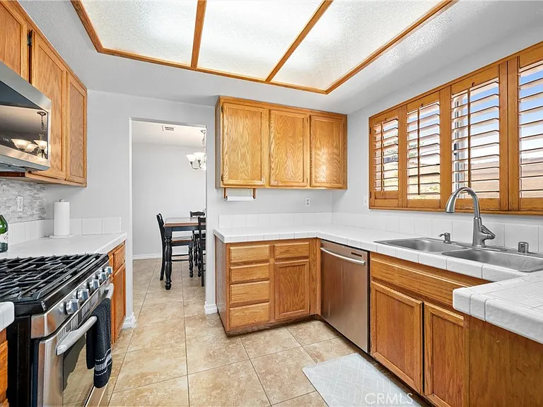 10703 Valley Dr — Photo 14