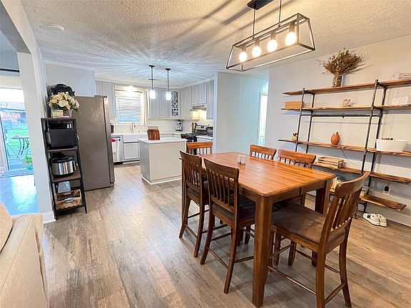 4th image of 808 Dumas Dr