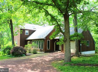 10 Woodlawn Dr, Blooming Glen, PA 18911