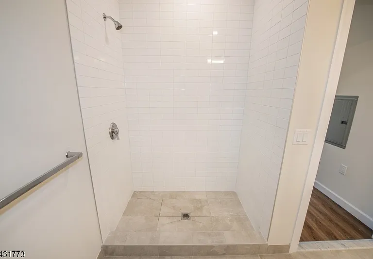 515 Union Blvd #28 — Photo 11