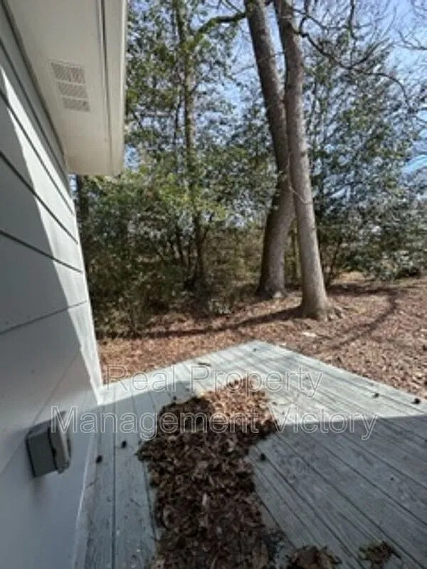 3 bed, 1.5 bath, 1066 sqft, $1,300 — Photo 4