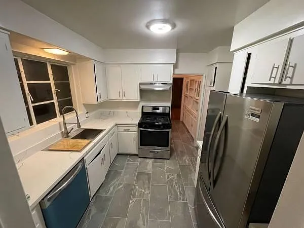 1226 S Longwood Ave #1226 — Photo 7