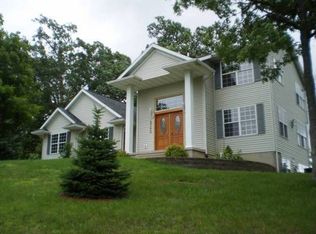 4700 Riverside Ct NE, Cedar Rapids, IA 52411