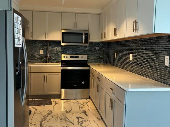 8900 E Jefferson Ave APT 632, Detroit, MI 48214