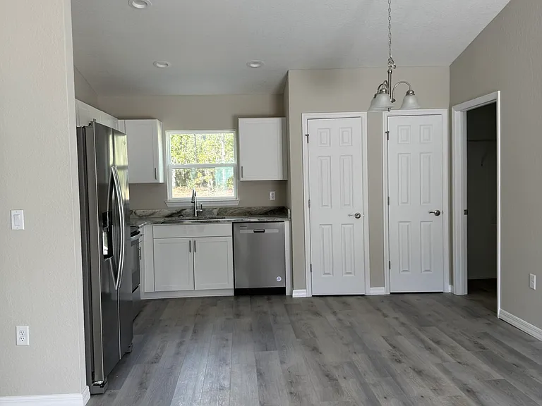 9539 N Travis Dr #B — Photo 4