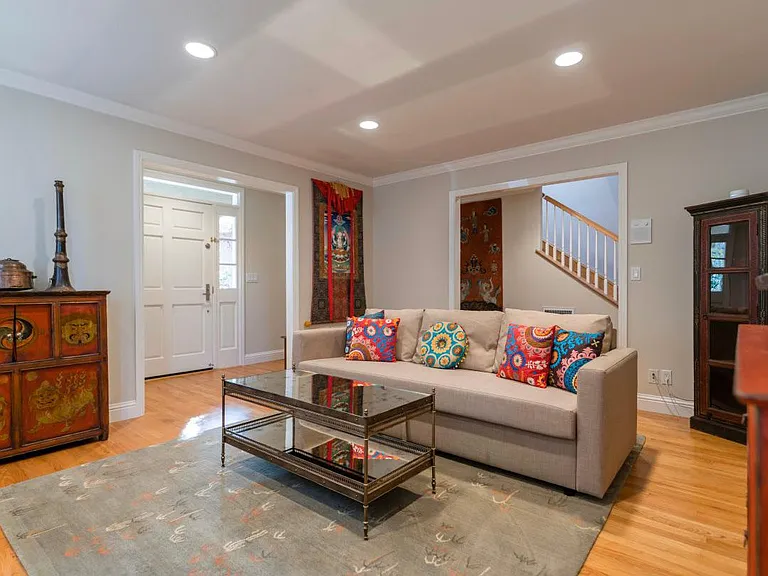 560 Barron Ave — Photo 1