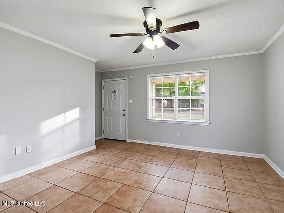 2nd image of 727 Thornwood Dr