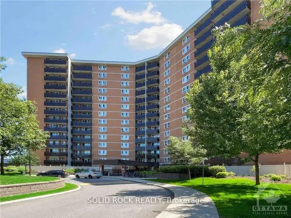 2000 Jasmine Cres #304, Ottawa, ON K1J 8K4
