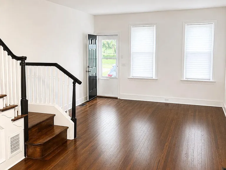519 S Jackson St — Photo 14