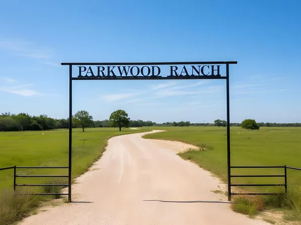 34 Parkwood Ranch Trl, Smithville, TX 78957